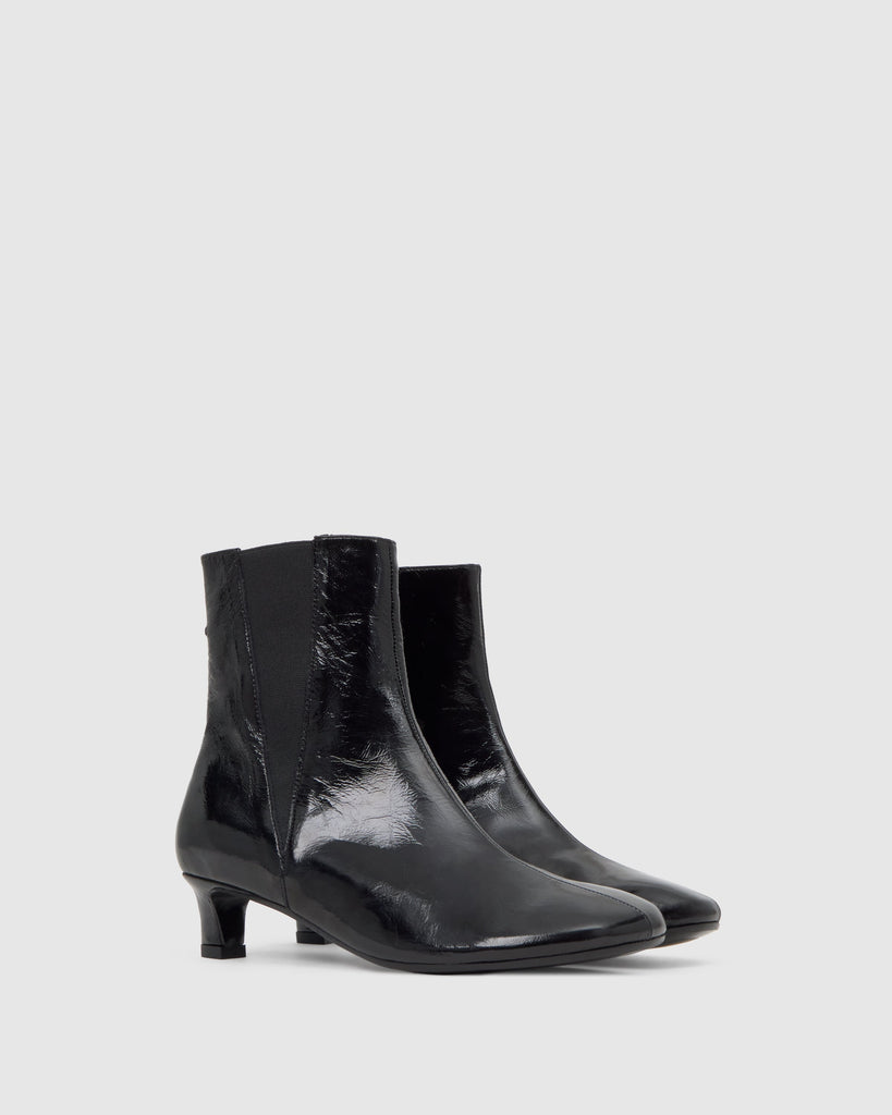 Botín de tacón Alegra en charol con cierre elástico y tacón kitten