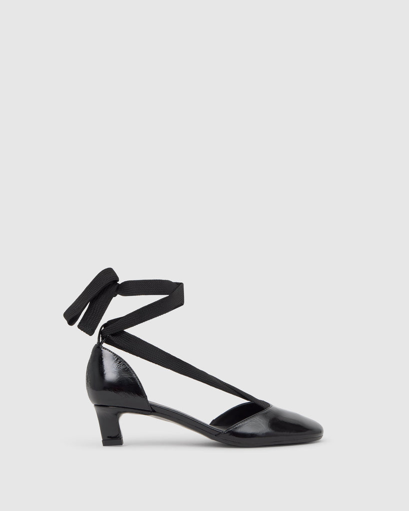 Zapato tacón Aline en charol con cintas de tela