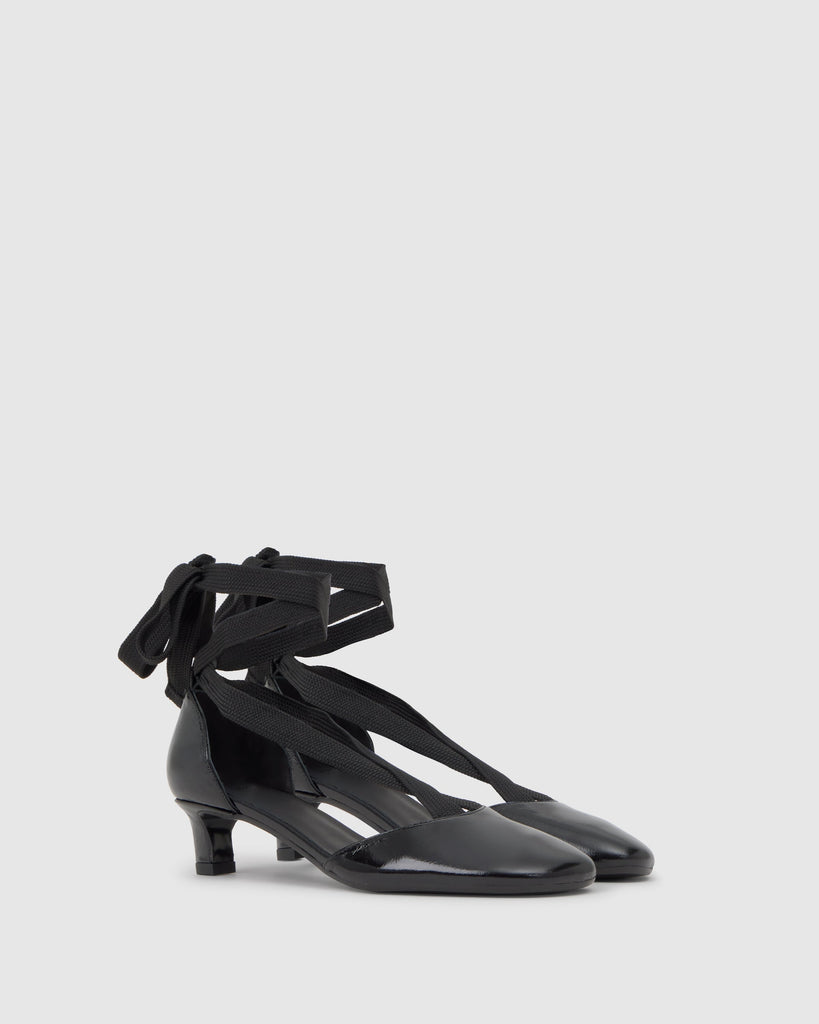 Zapato tacón Aline en charol con cintas de tela