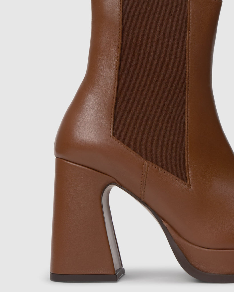 Botín de tacón Bimba en napa con cierre elástico