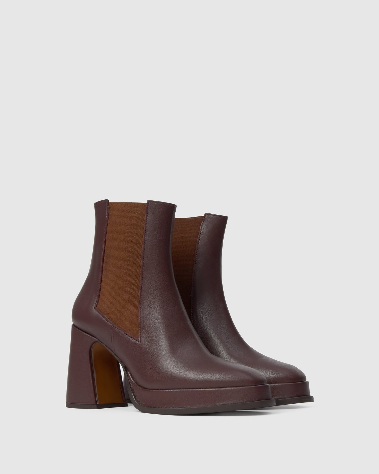 Botín de tacón Bimba en napa con cierre elástico