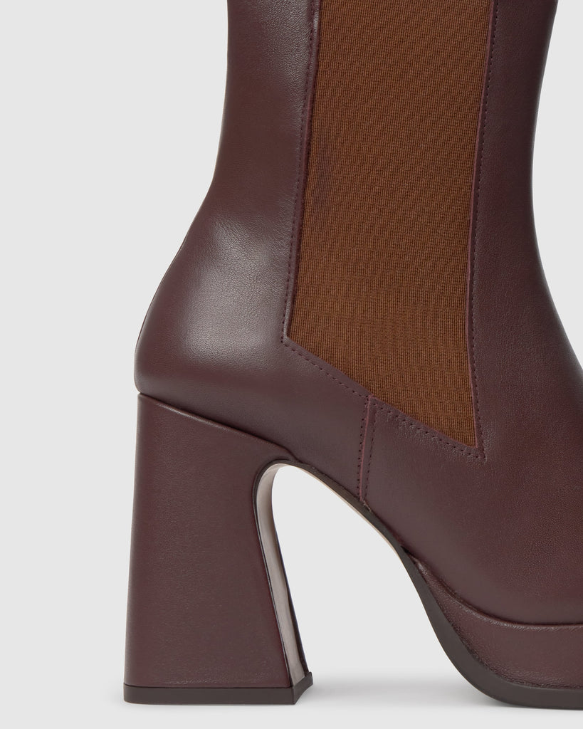 Botín de tacón Bimba en napa con cierre elástico