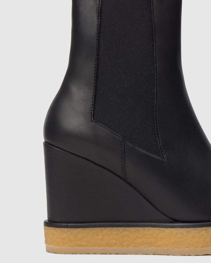 Botín de cuña Bambola en napa con cierre elástico