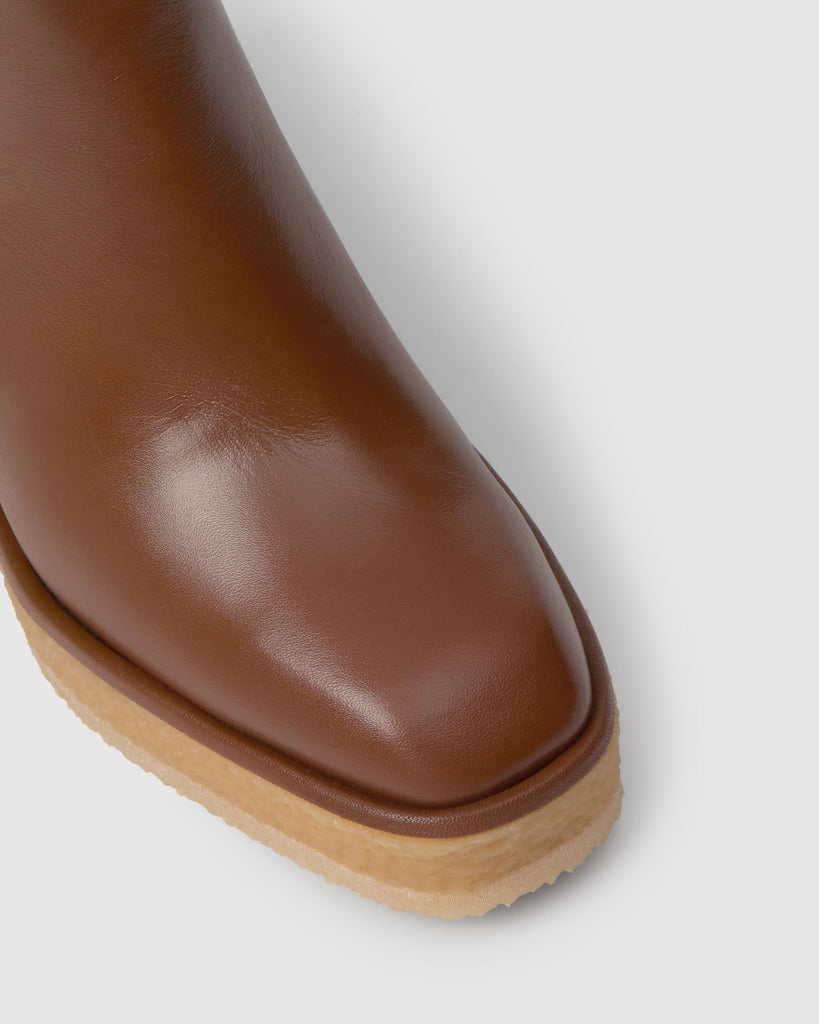 Botín de cuña Bambola en napa con cierre elástico