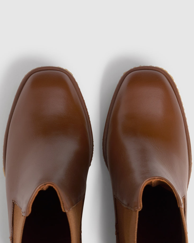 Botín de cuña Bambola en napa con cierre elástico