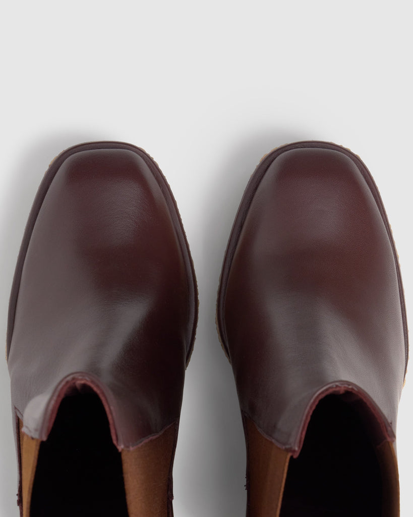 Botín de cuña Bambola en napa con cierre elástico