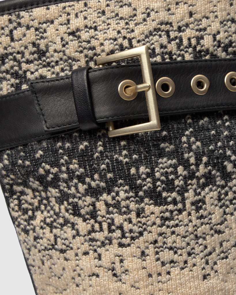 Bota de tacón Niebla en cuero y punto con hebilla decorativa