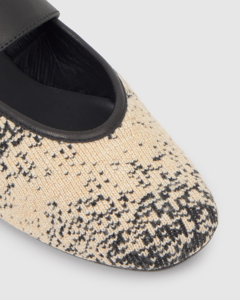 Bailarina plana Hermi en napa y punto con cierre de hebilla