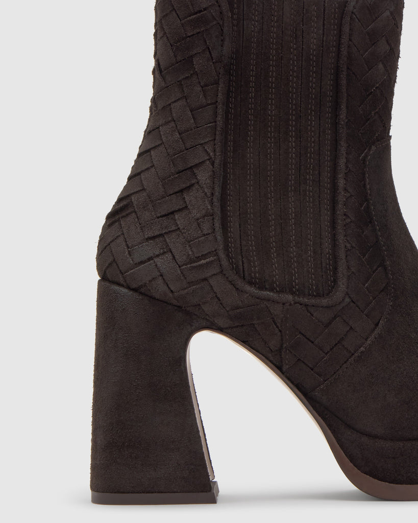 Botín de tacón Blanche en serraje con detalle intrecciato y cierre elástico