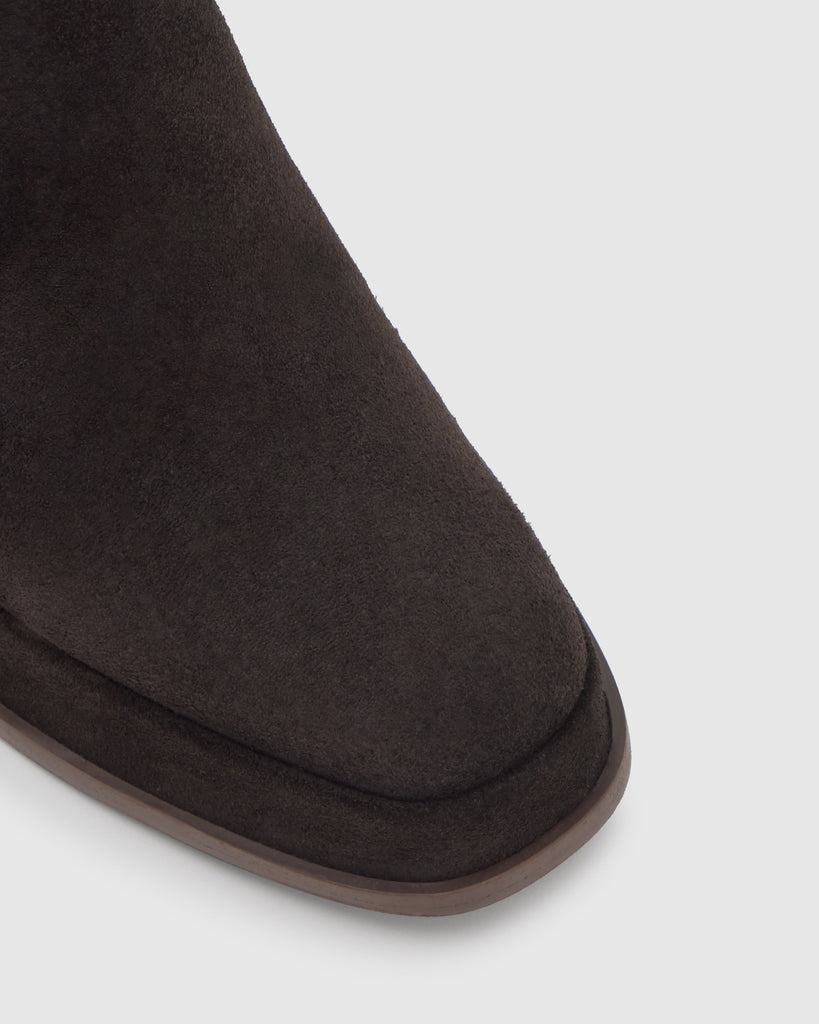 Botín de tacón Blanche en serraje con detalle intrecciato y cierre elástico