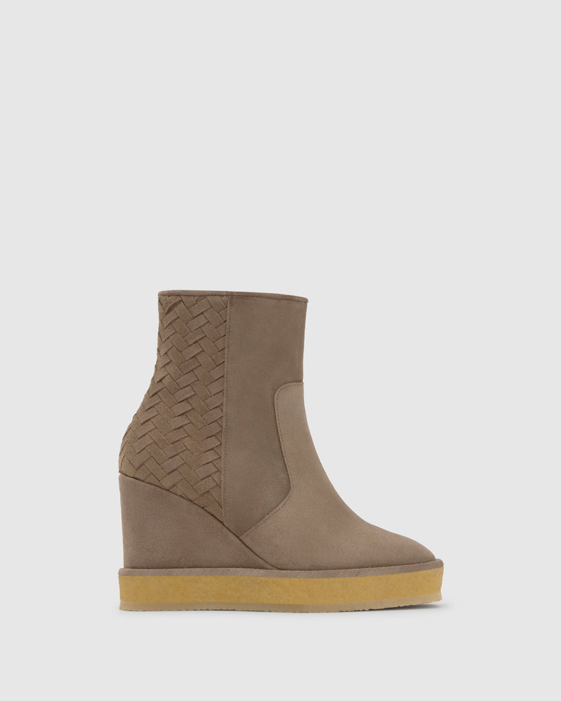 Botín de cuña Brelia en serraje con intrcciato y cierre de cremallera