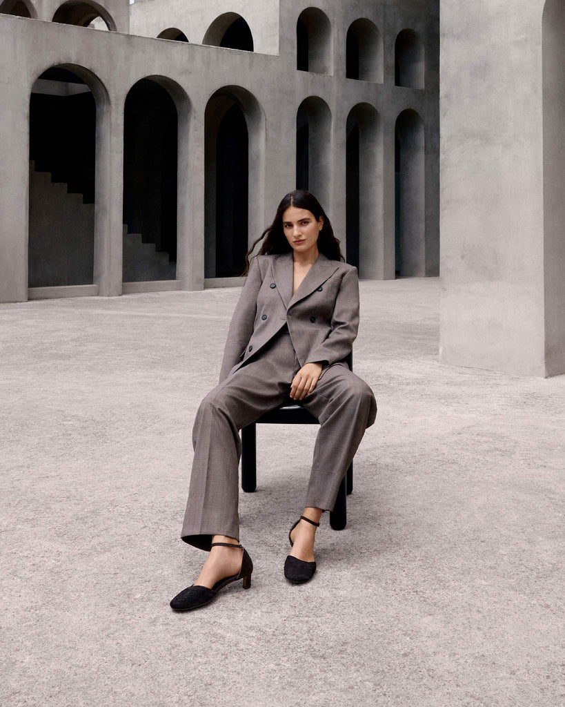 Zapato tacón Artemisa en serraje intrecciato y cierre de hebilla