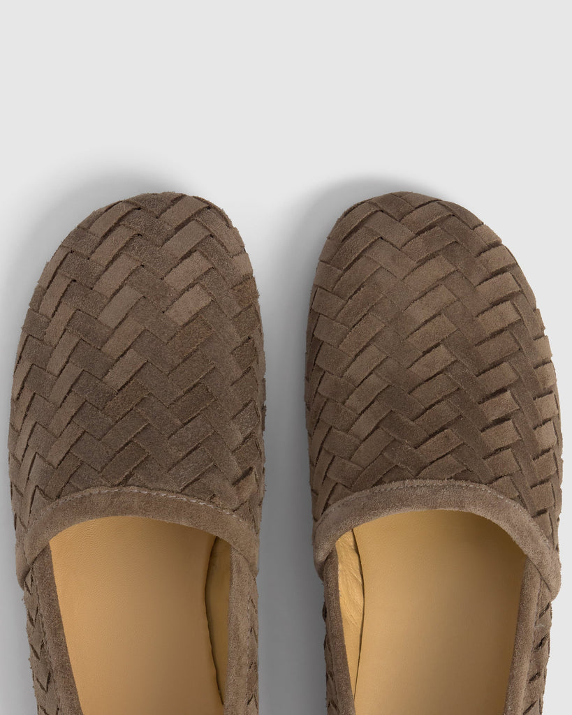 Slipper plano Maia en serraje intrecciato