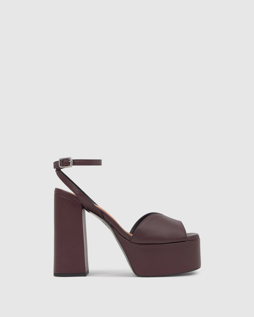 Sandalia de tacón Fibi en napa con cierre de hebilla