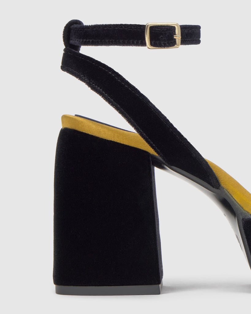Zapato de tacón Verona en terciopelo con cierre de hebilla