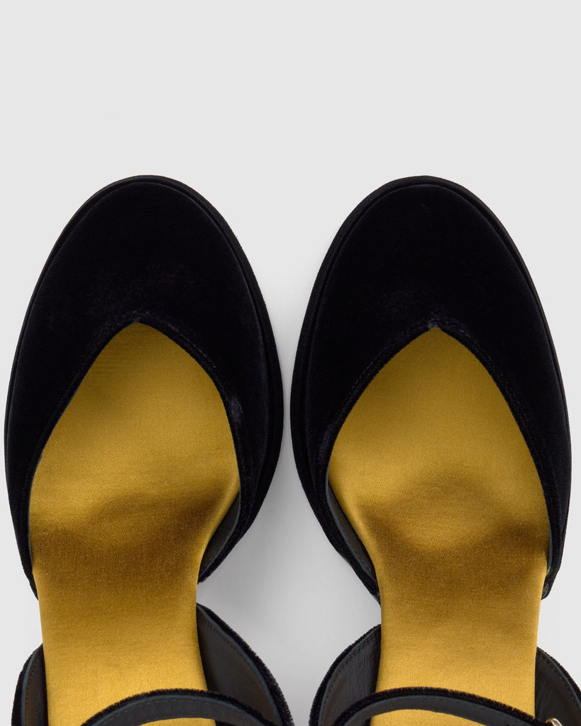 Zapato de tacón Verona en terciopelo con cierre de hebilla