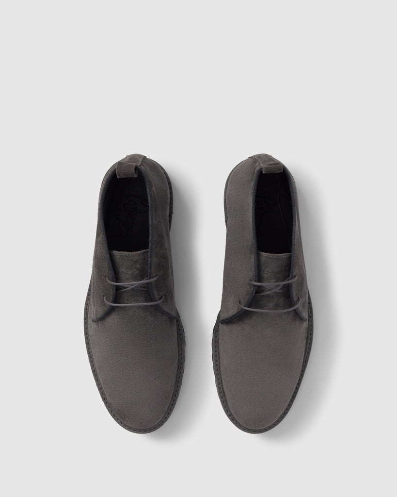 Desert boot Leo en serraje con cierre de cordones