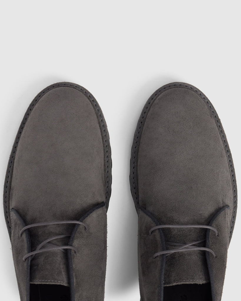 Desert boot Leo en serraje con cierre de cordones