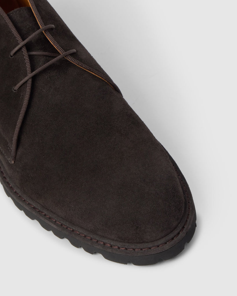 Desert boot Leo en serraje con cierre de cordones