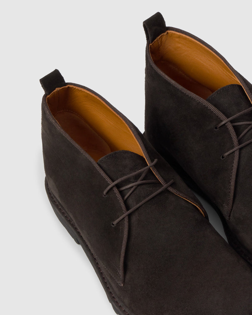 Desert boot Leo en serraje con cierre de cordones