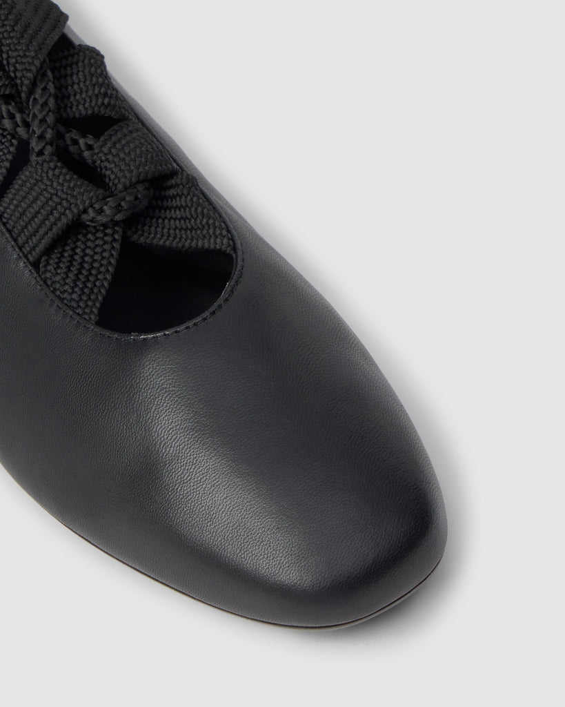 Bailarina plana Havana en napa con cierre de cordones