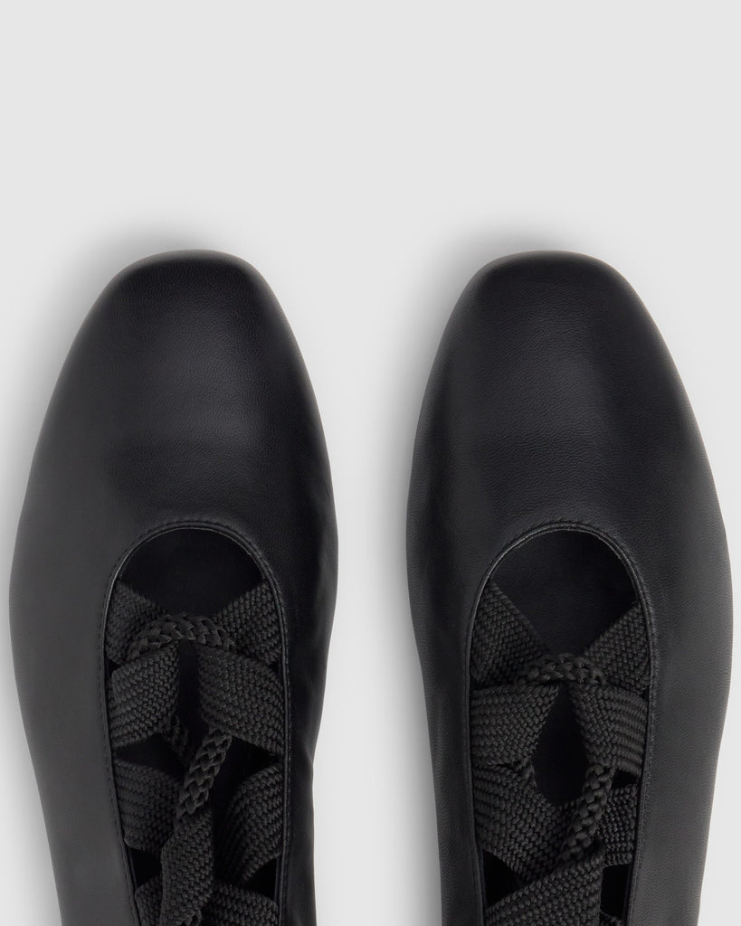 Bailarina plana Havana en napa con cierre de cordones