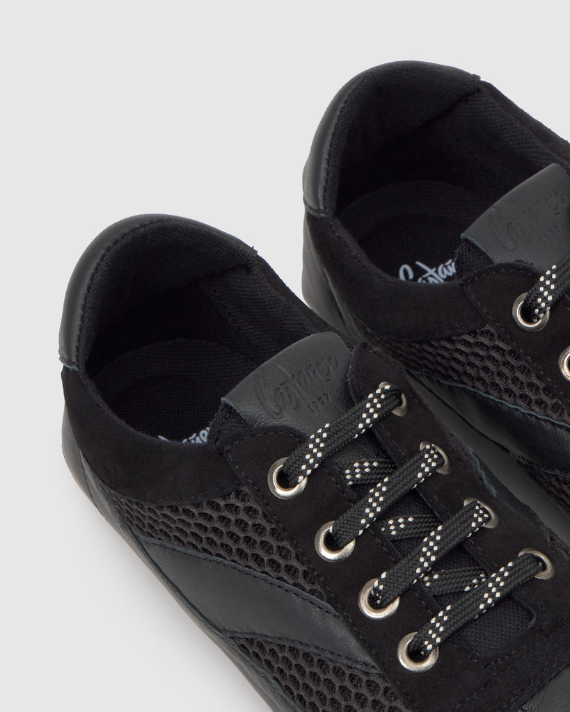 Sneaker Luisa en napa y ante con cierre de cordones