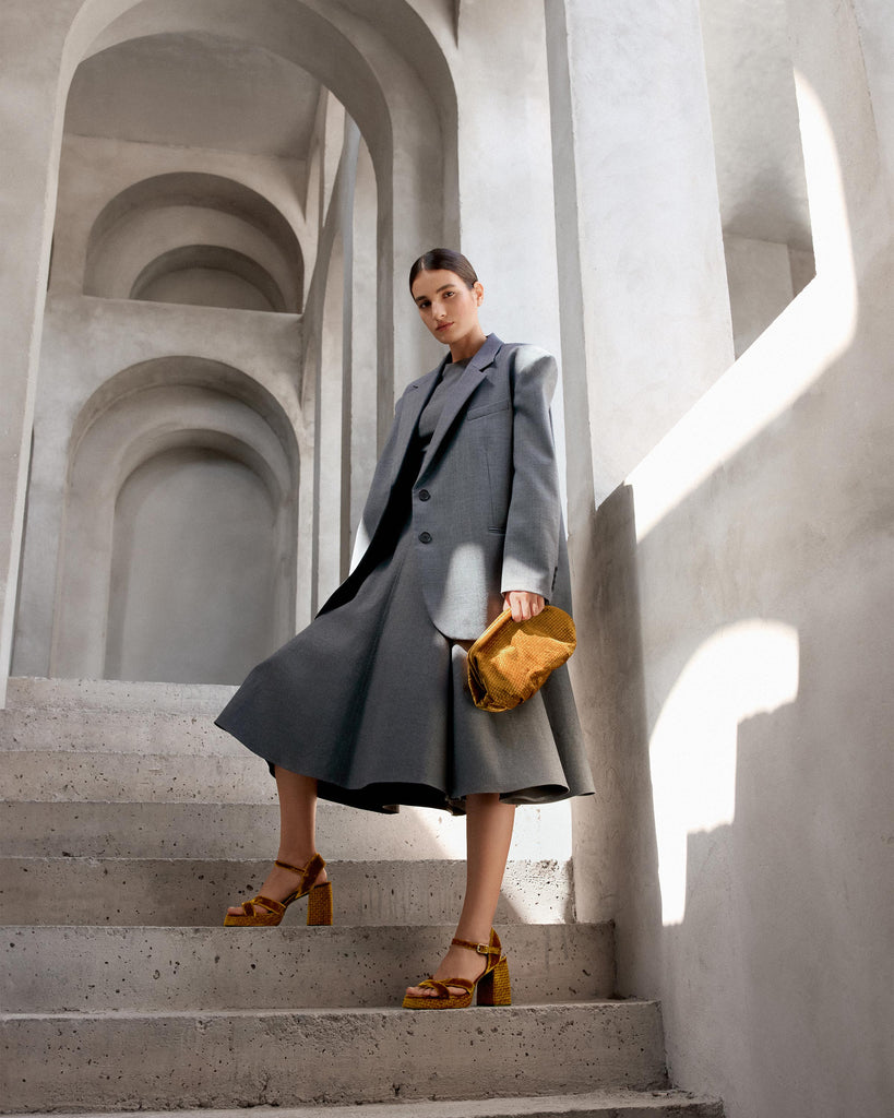 Sandalia de tacón Vero en terciopelo con cierre de hebilla